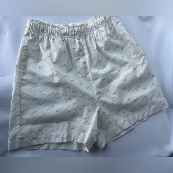 Nike Women’s Loose Fit 4” High-Waisted Woven Shorts Size: XS Color:Sail/Sail NWT - Picture 8 of 11